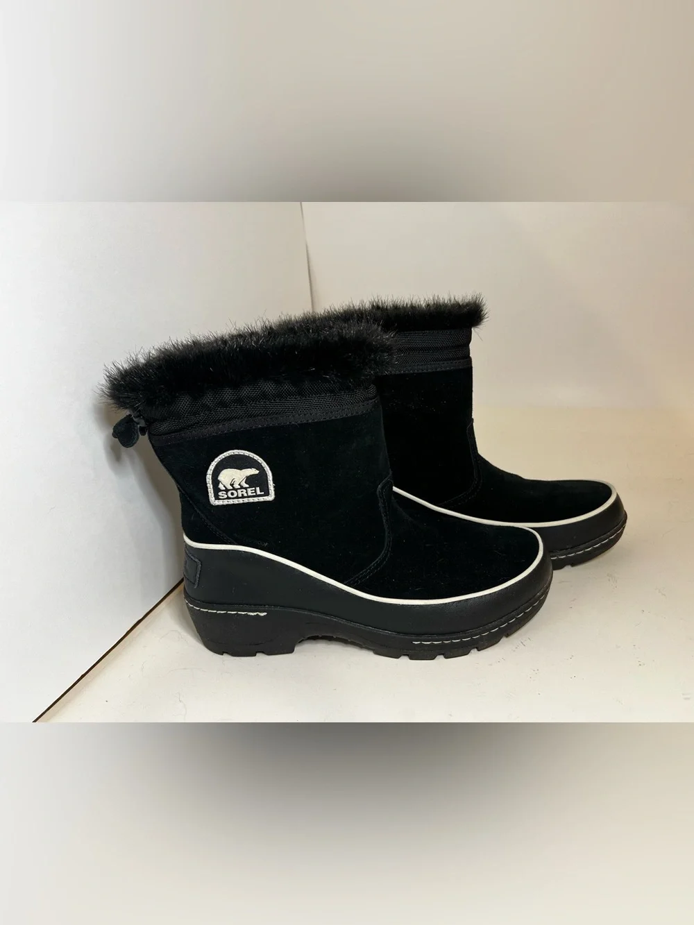 Sorel Women’s Tivoli III Black Suede Faux-Fur Trim Winter Boots